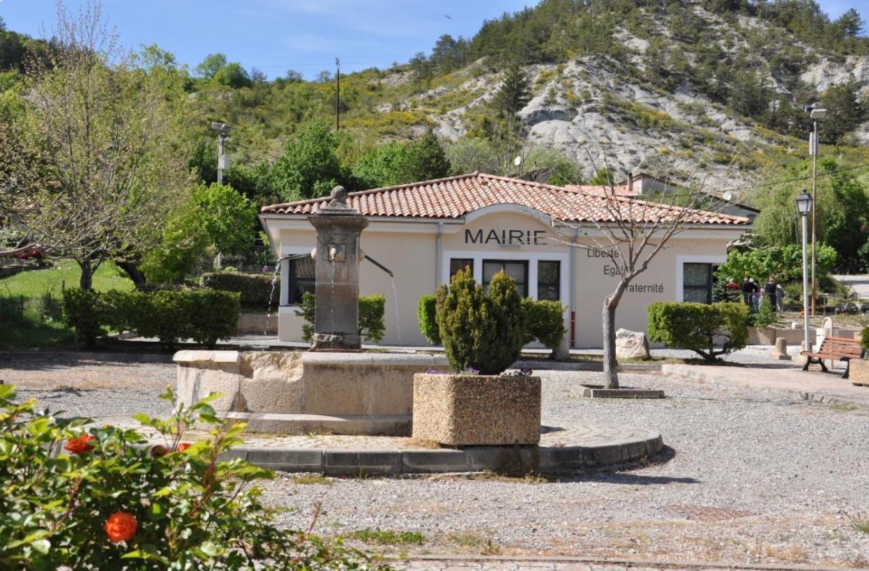 Auberge De Barret Sur Meouge 外观 照片
